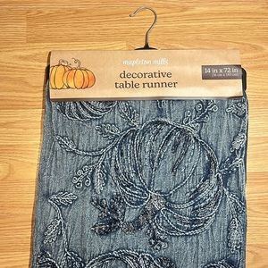 NWT Mapleton Mills  DECORATIVE TABLE RUNNER. 14 in X 72 in.
